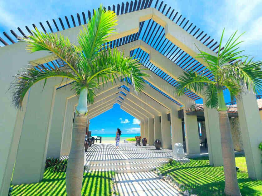 リピーターが多い!\人気の沖縄リゾートホテル/の制服1