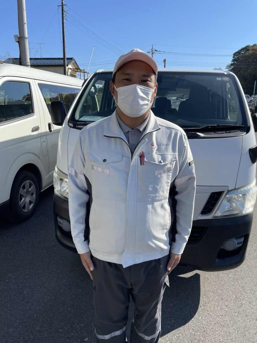 株式会社STRONS(ストロンズ)の制服1