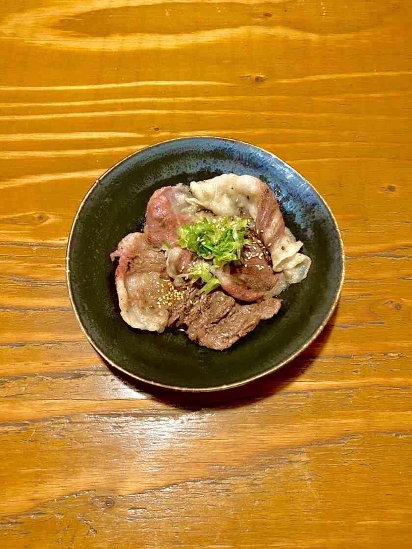 広島牡蠣・鉄板焼き 十升本店の制服2