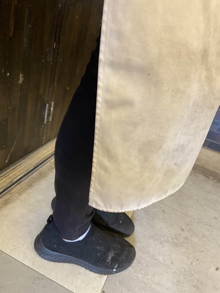 鳴門鯛焼本舗 蒲田駅前店の制服4