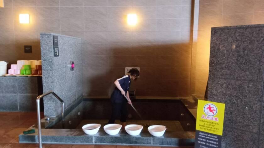 道後プリンスホテル(株式会社アストラストコンサルティング)の制服2