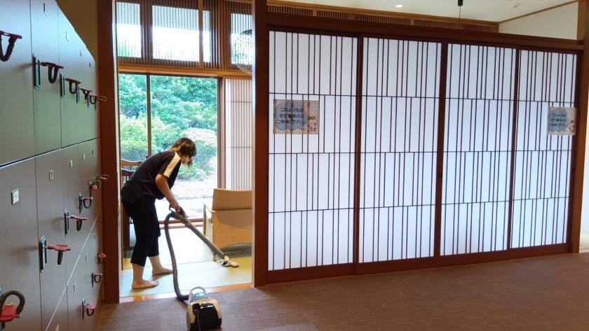 道後プリンスホテル(株式会社アストラストコンサルティング)の制服1