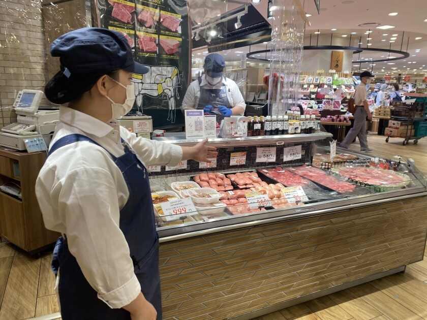 つの田 阪急うめだ本店の制服2