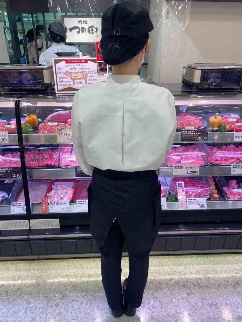 つの田 宝塚阪急店(精肉店)の制服2