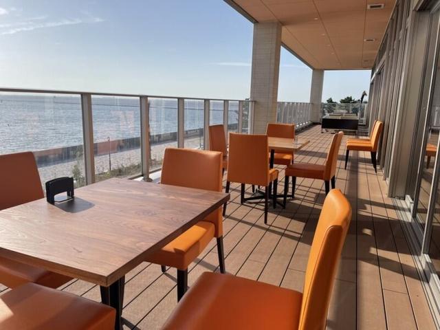 目の前の絶景海!【週2日/3時間~OK】髪色・ピアス&車通勤OK(フード・飲食、木更津市)のイメージ画像