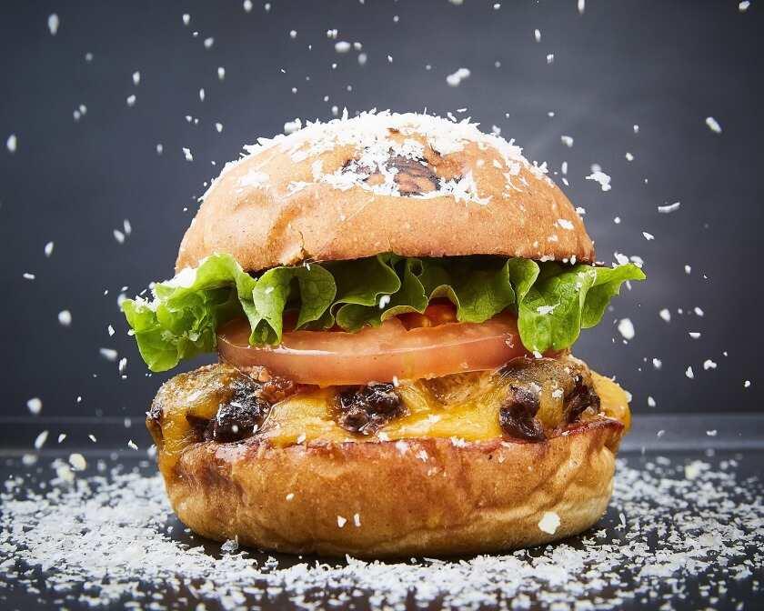 ショーグンバーガー秋葉原店の制服1