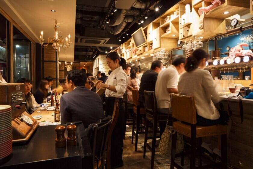 デリリウムカフェ GINZAの制服3