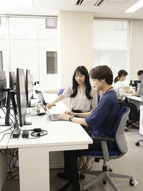 株式会社アドミックの制服1