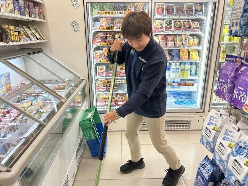 ファミリーマート霞が関ビルディング店の仕事画像3