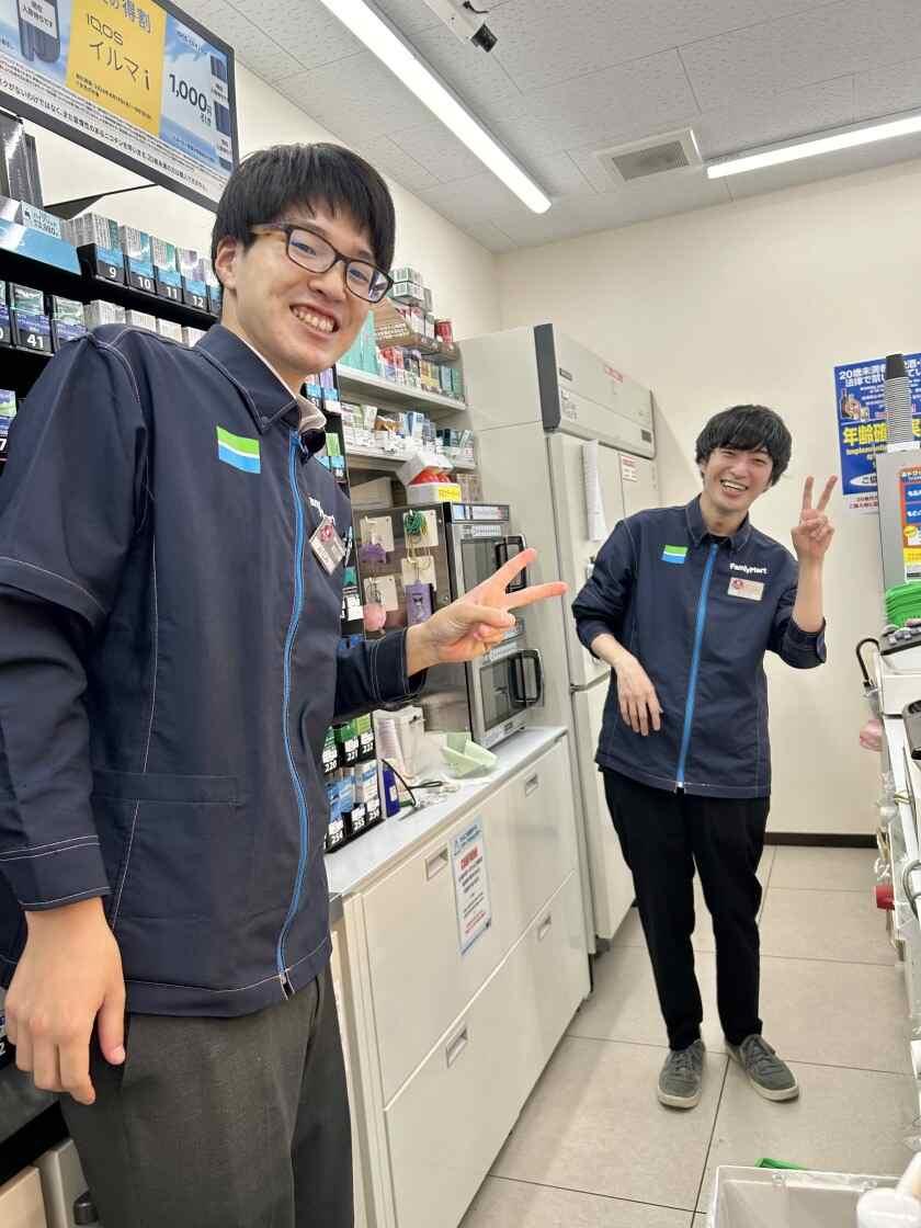 ファミリーマート 東心斎橋二丁目店の制服1