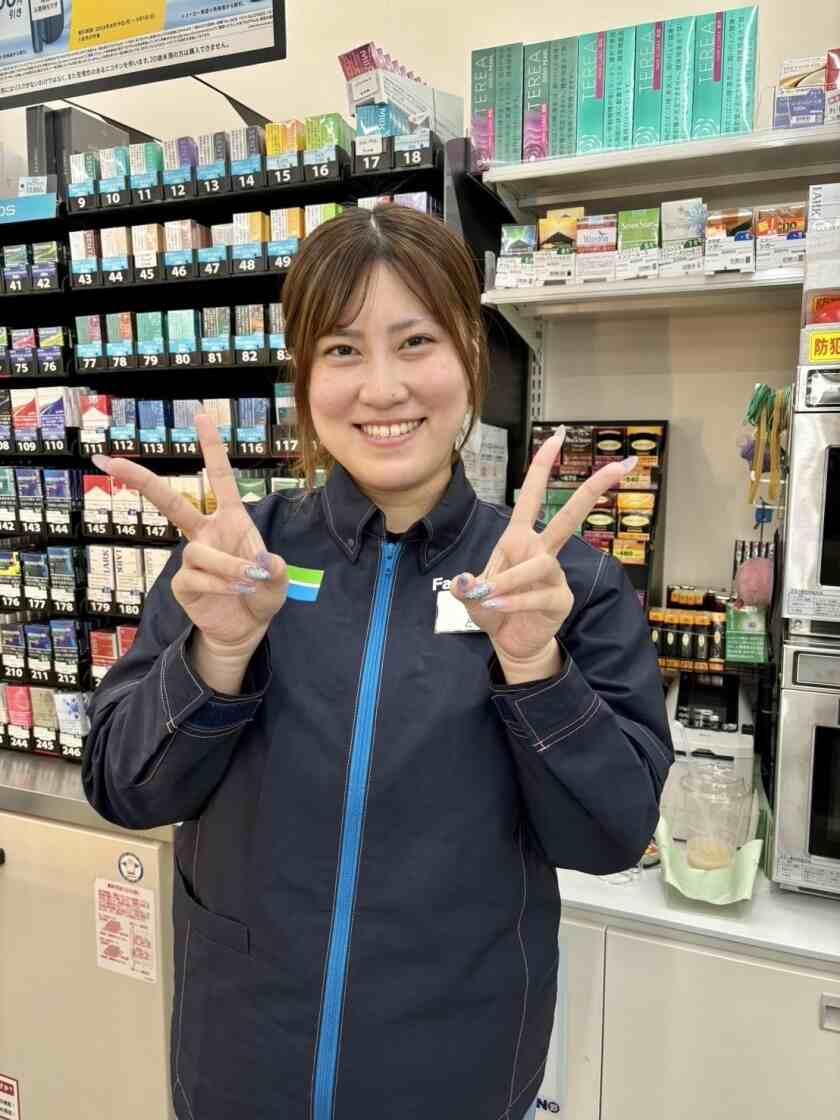 ファミリーマート 東心斎橋二丁目店の制服4