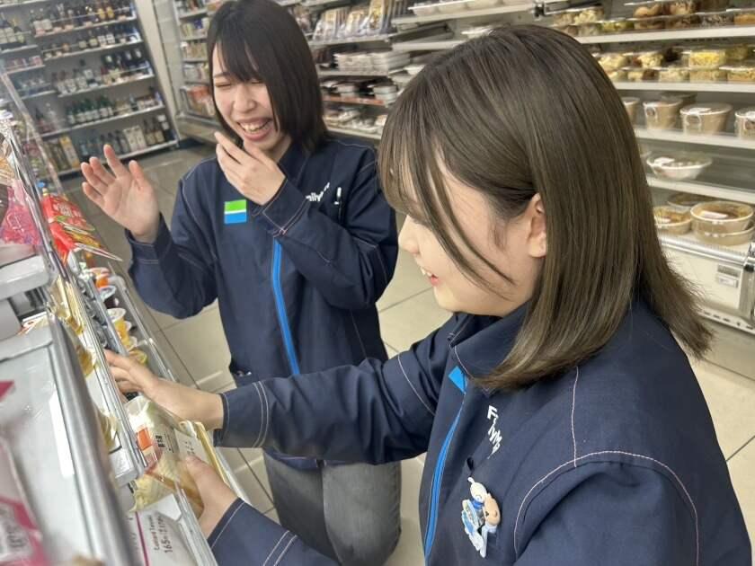 ※面接はアメ村三角公園前店! 【アメ村西心斎橋店】の募集の制服6