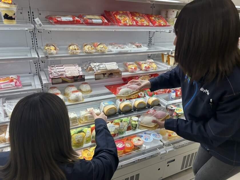 ※面接はアメ村三角公園前店! 【アメ村西心斎橋店】の募集の制服5