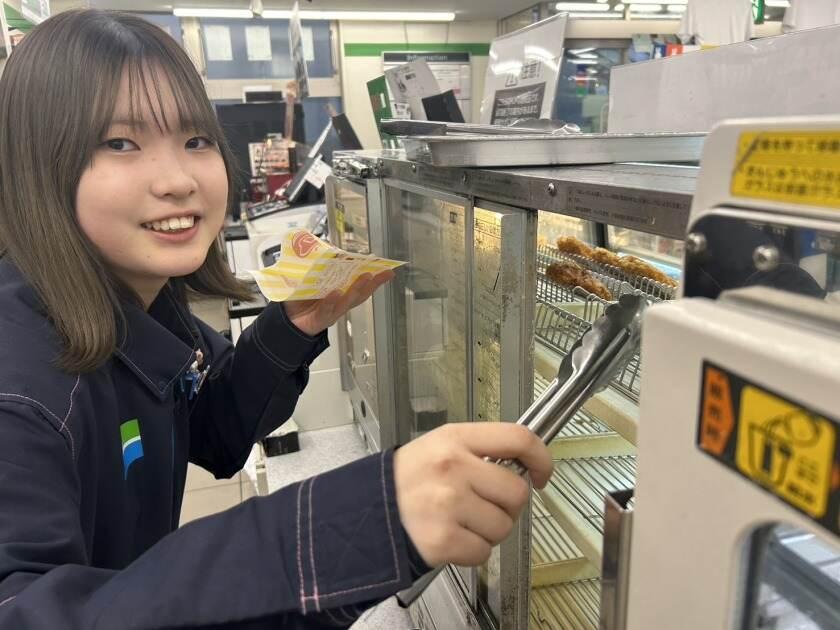 ※面接はアメ村三角公園前店! 【アメ村西心斎橋店】の募集の制服4