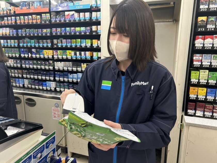 ※面接はアメ村三角公園前店! 【アメ村西心斎橋店】の募集の制服3