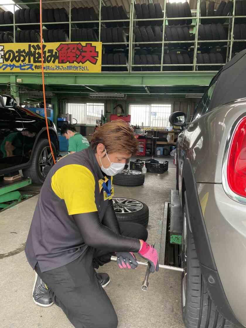 アップガレージ&タイヤ流通センター 佐賀店の制服4