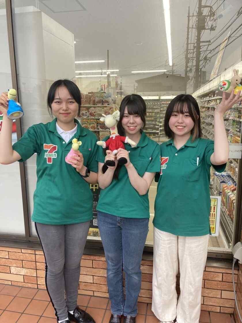 セブンイレブン 伊勢原高森店の制服1