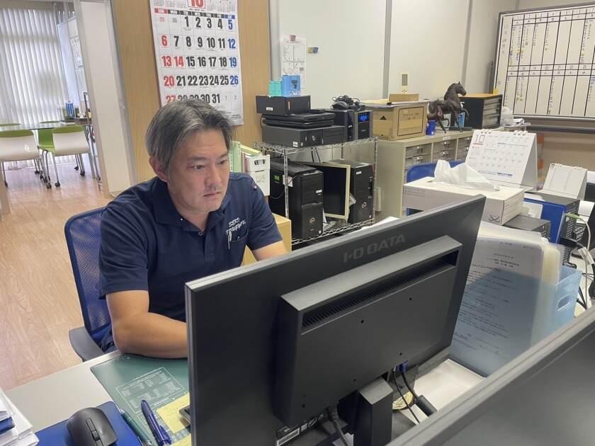 株式会社関総業の制服1