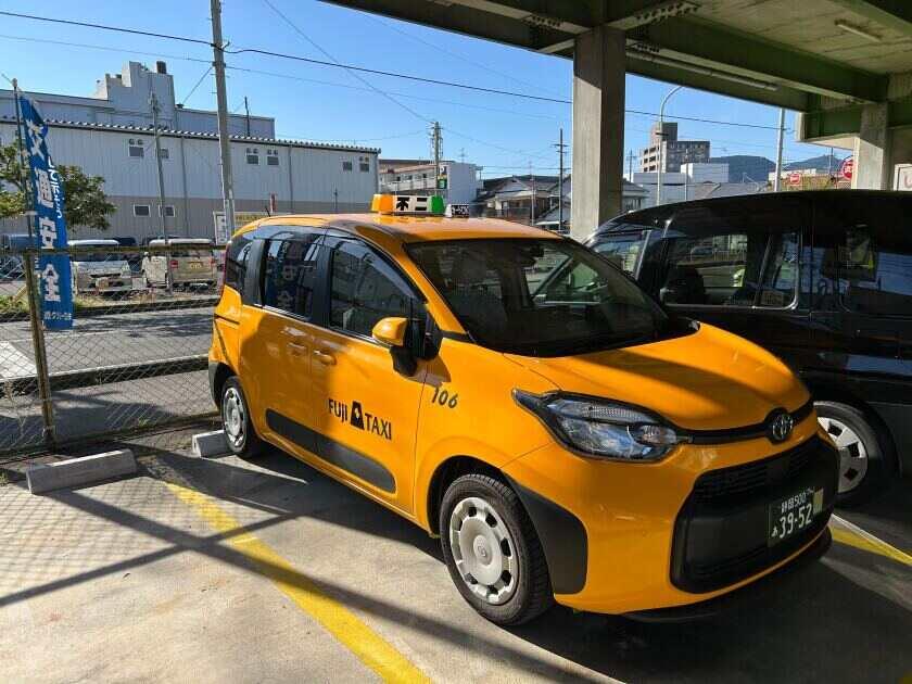 不二タクシー株式会社の制服2