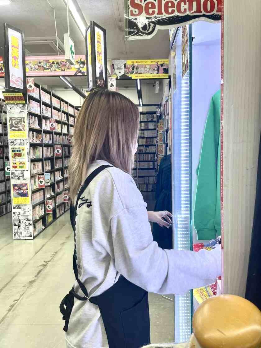 マンガ倉庫 甘木店の制服3