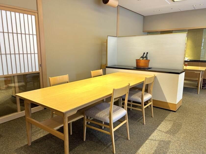 株式会社東京吉兆 銀座吉兆の制服2