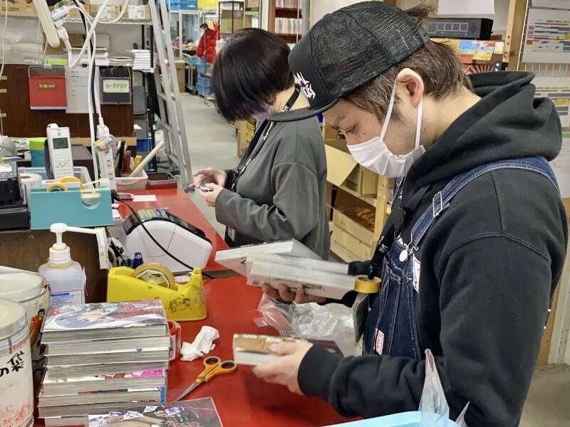 万代 旭川アスパ永山店の制服4