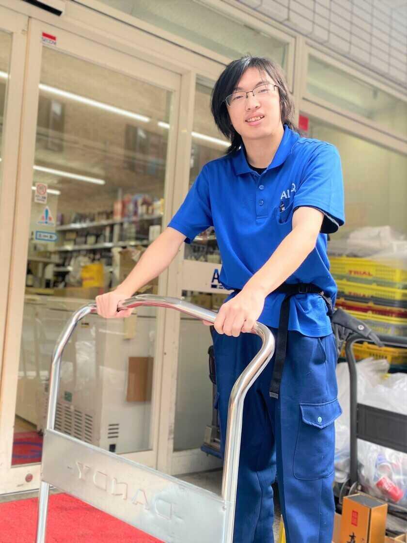 オーリック 黒崎店の制服1