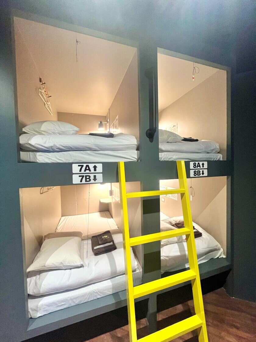 新宿ニッカホテルの制服1