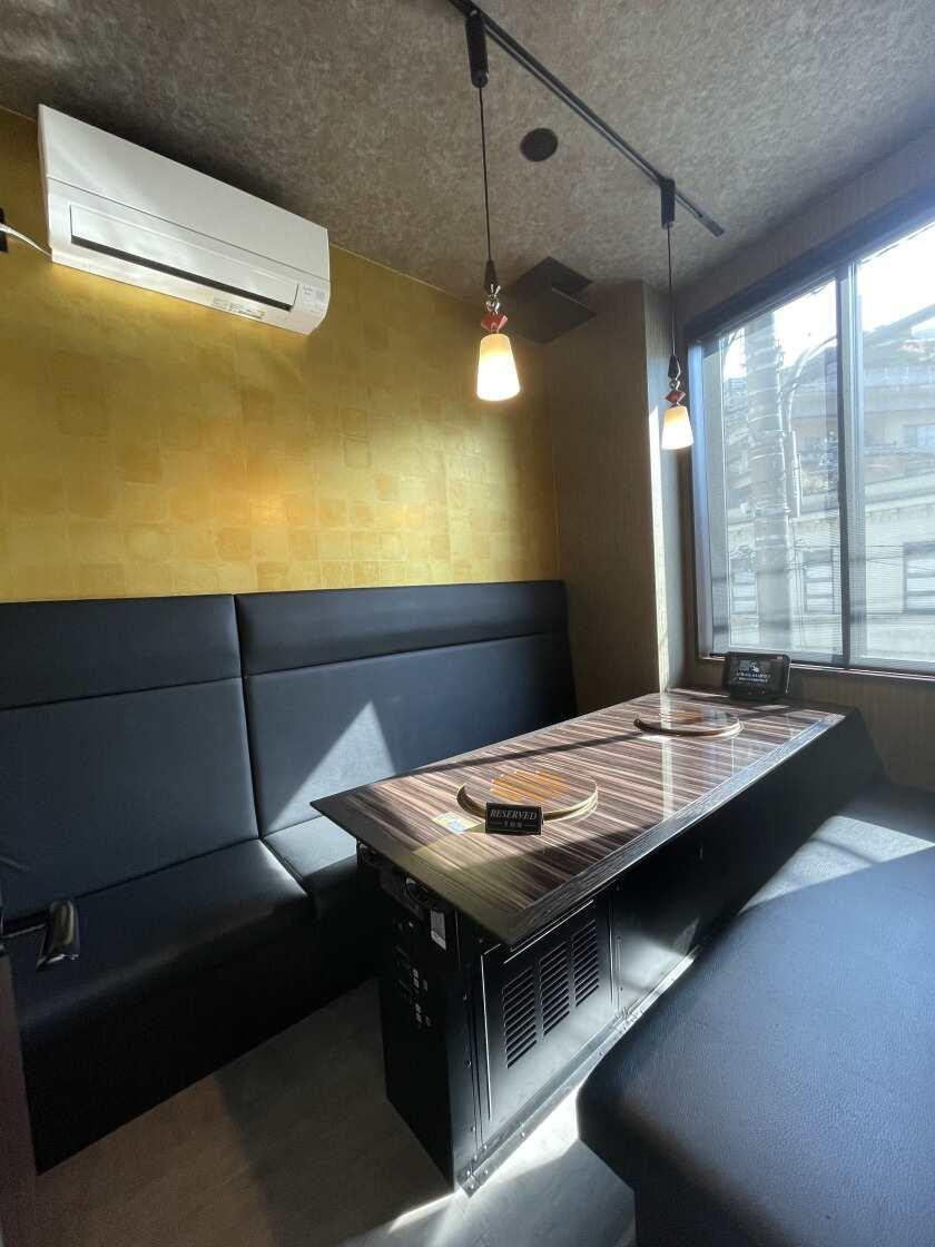有限会社彌榮館 焼肉屋または海鮮丼屋での勤務の制服2