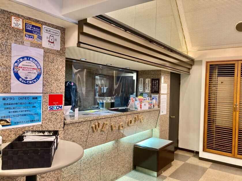 ビジネスイン千日前ホテルの制服1