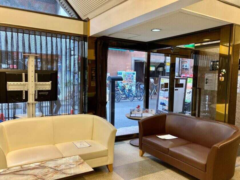 ビジネスイン千日前ホテルの制服3