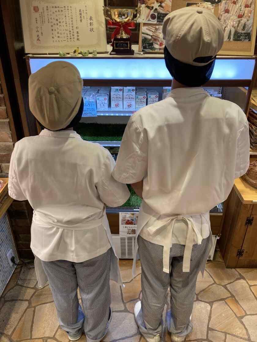 クラウンベーカリー立川の制服2