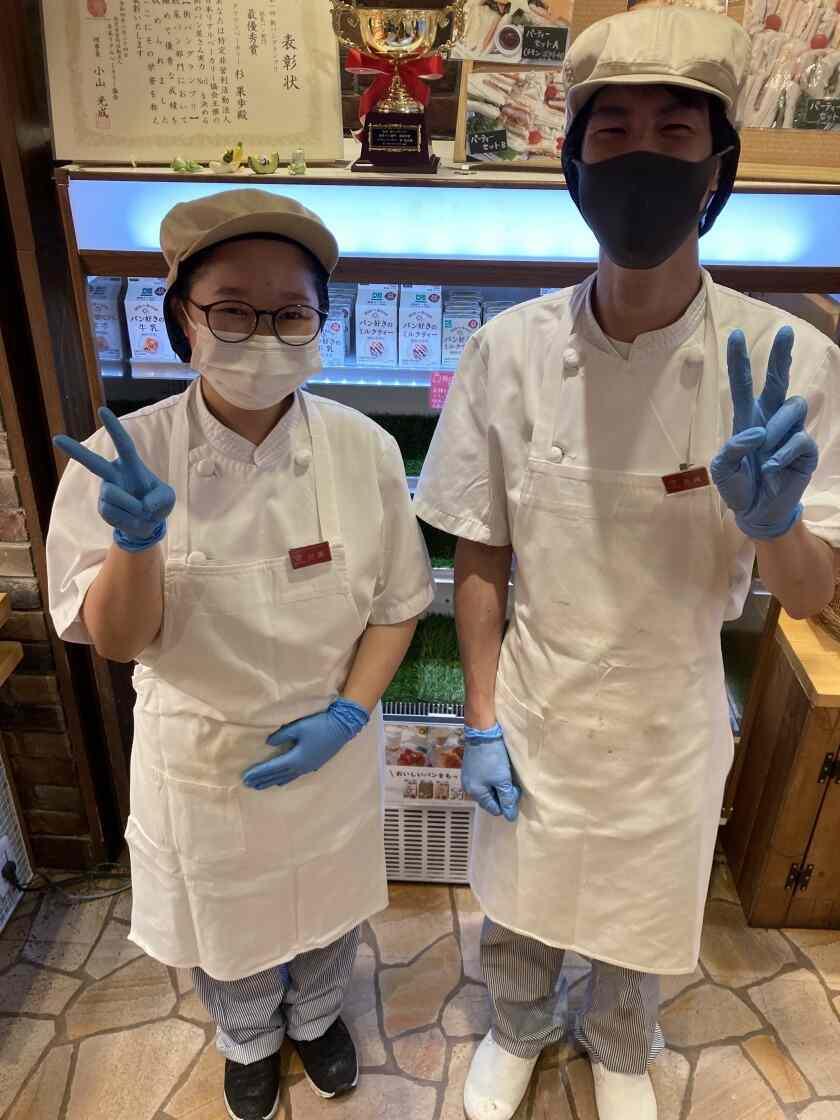 クラウンベーカリー立川の制服1