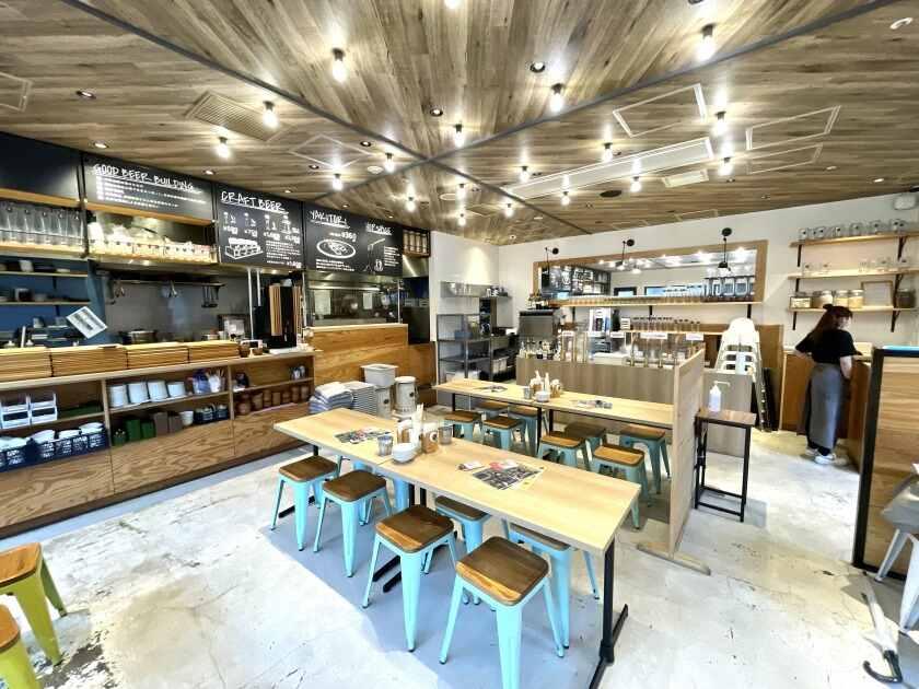 ホップスタンド 神戸モザイク店の制服5