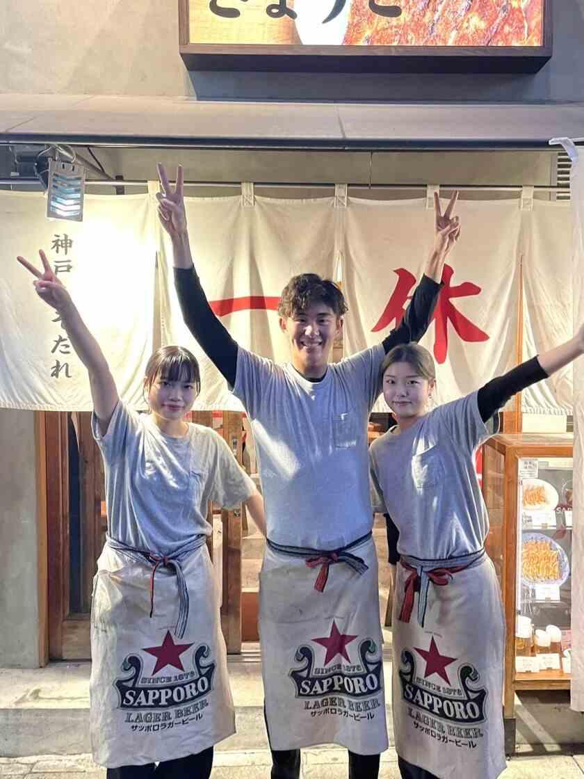 ぎょうざの一休 三宮店の制服2