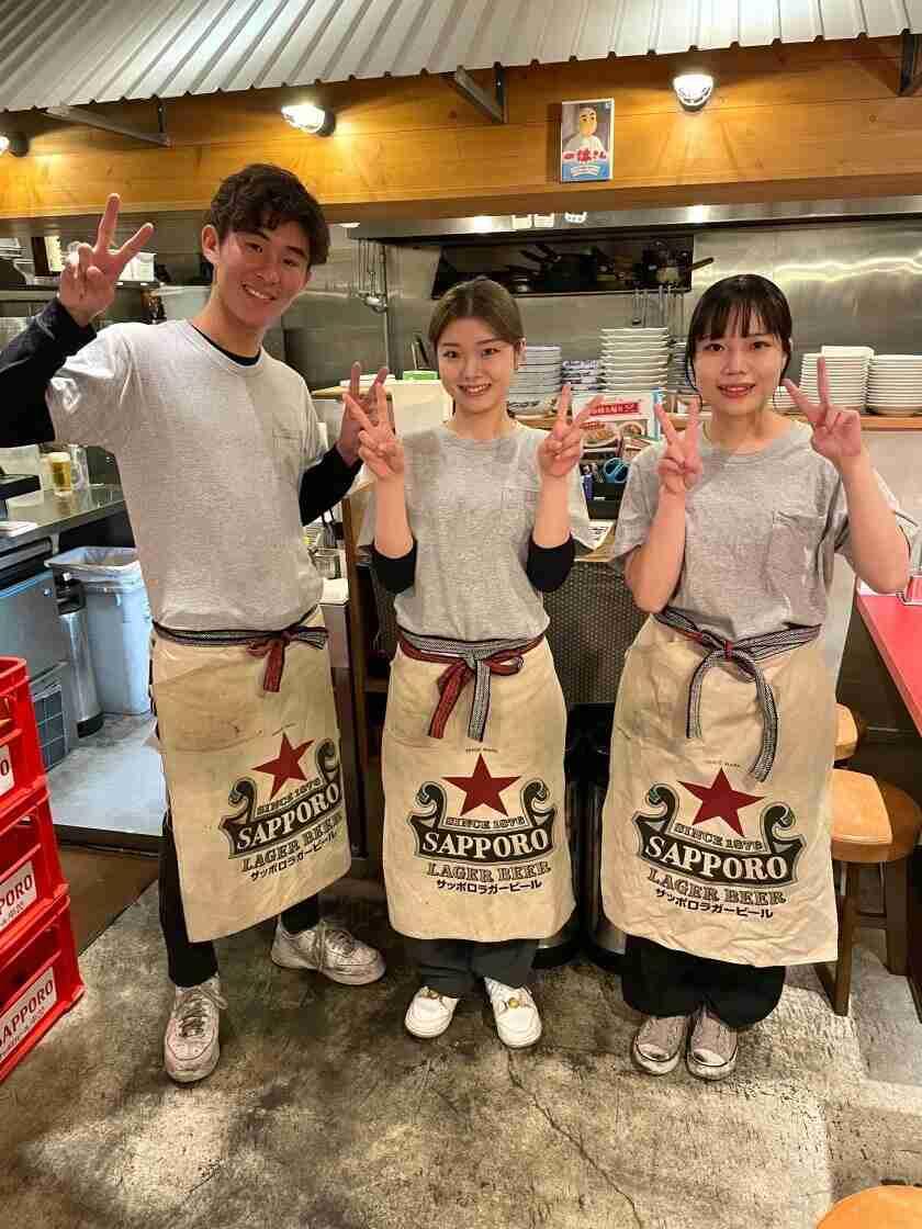 ぎょうざの一休 元町店の制服1