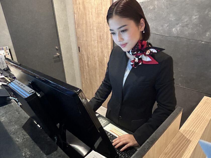 湖北ホテルの制服3