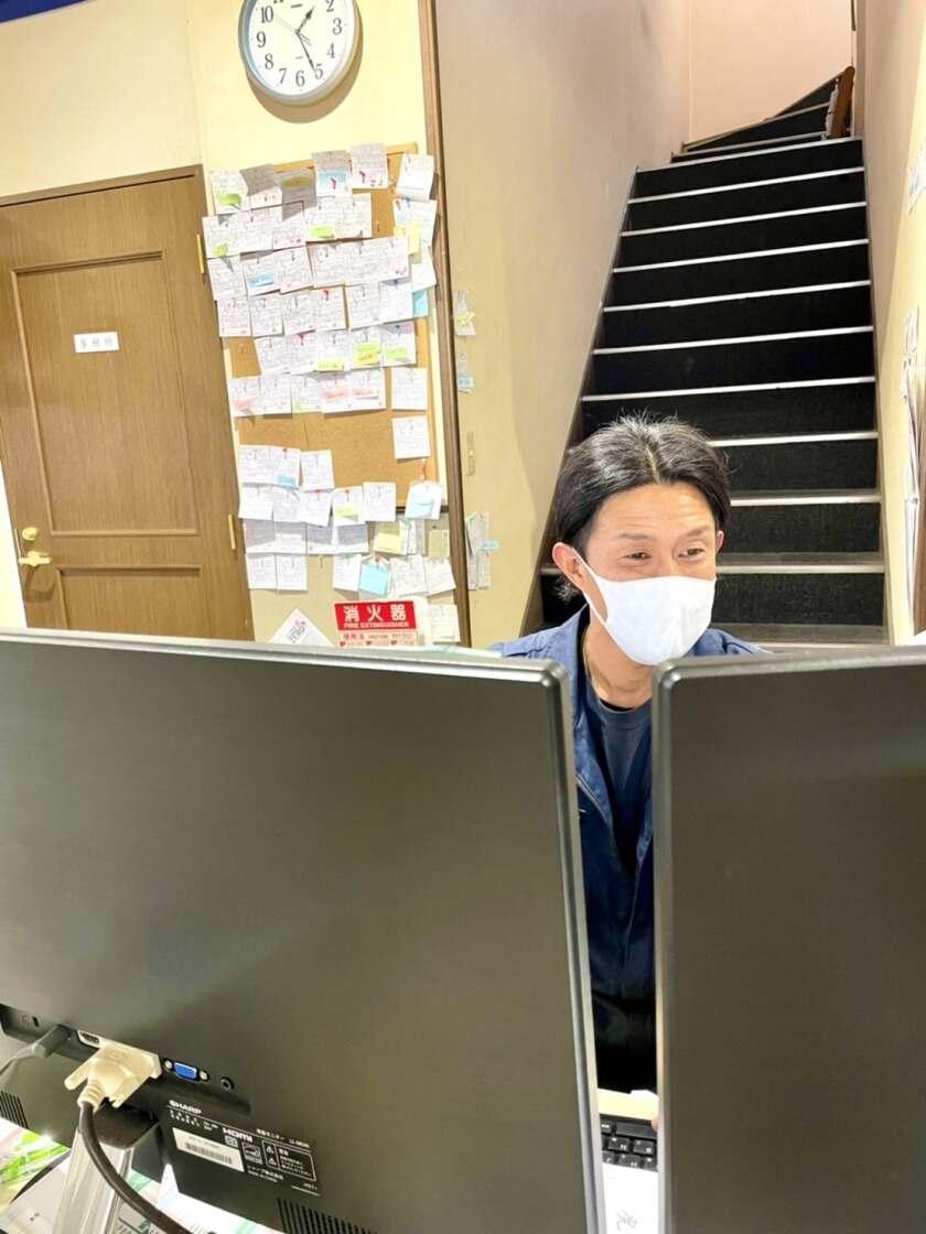 【株式会社ZERO】営業社員募集の制服9