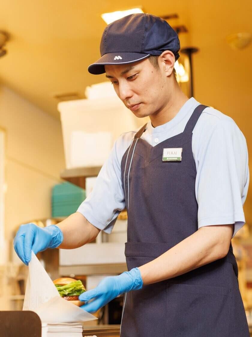 モスバーガー佐倉ユーカリが丘店の制服1