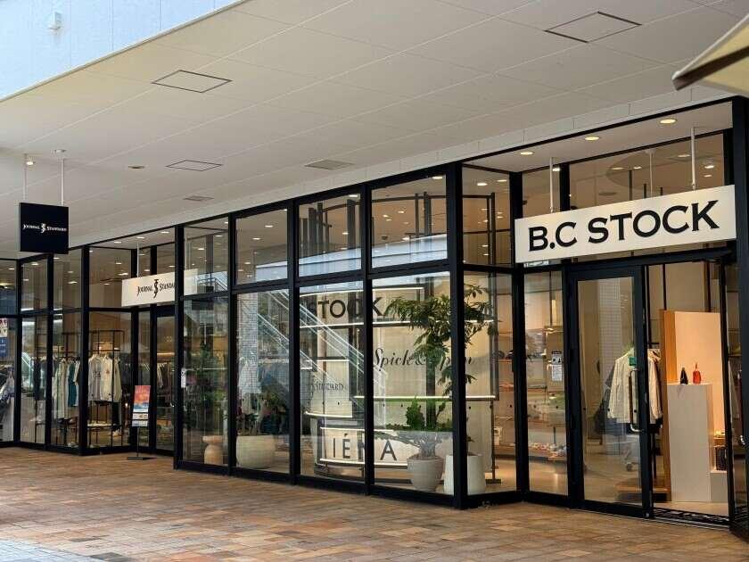 B.C STOCK 越谷レイクタウンアウトレット店の制服1