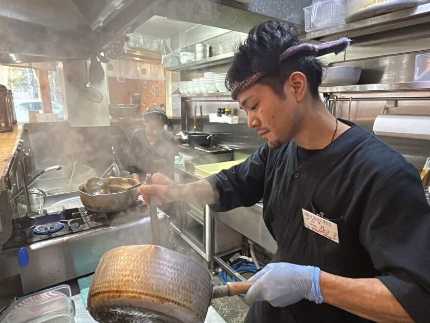 小僧またおまえか。土佐堀店の制服6