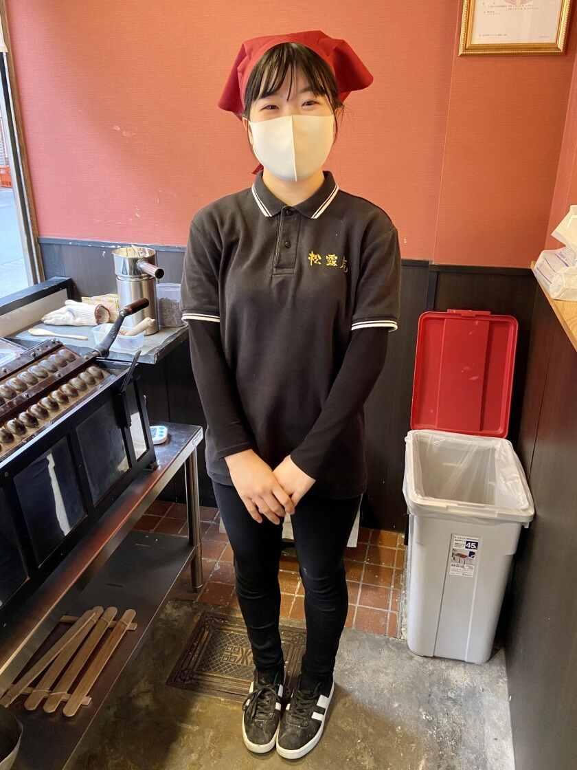 ベビーカステラ松露庵 小樽店の制服1