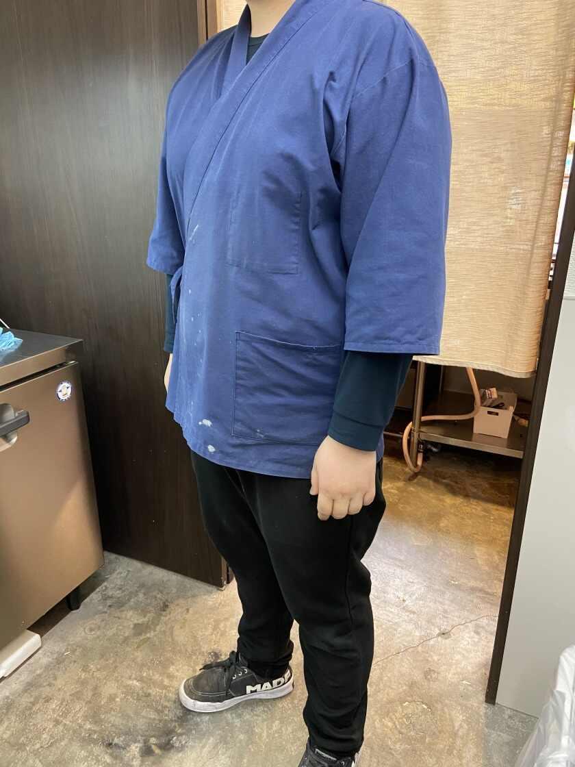 ベビーカステラ松露庵 小樽店の制服3