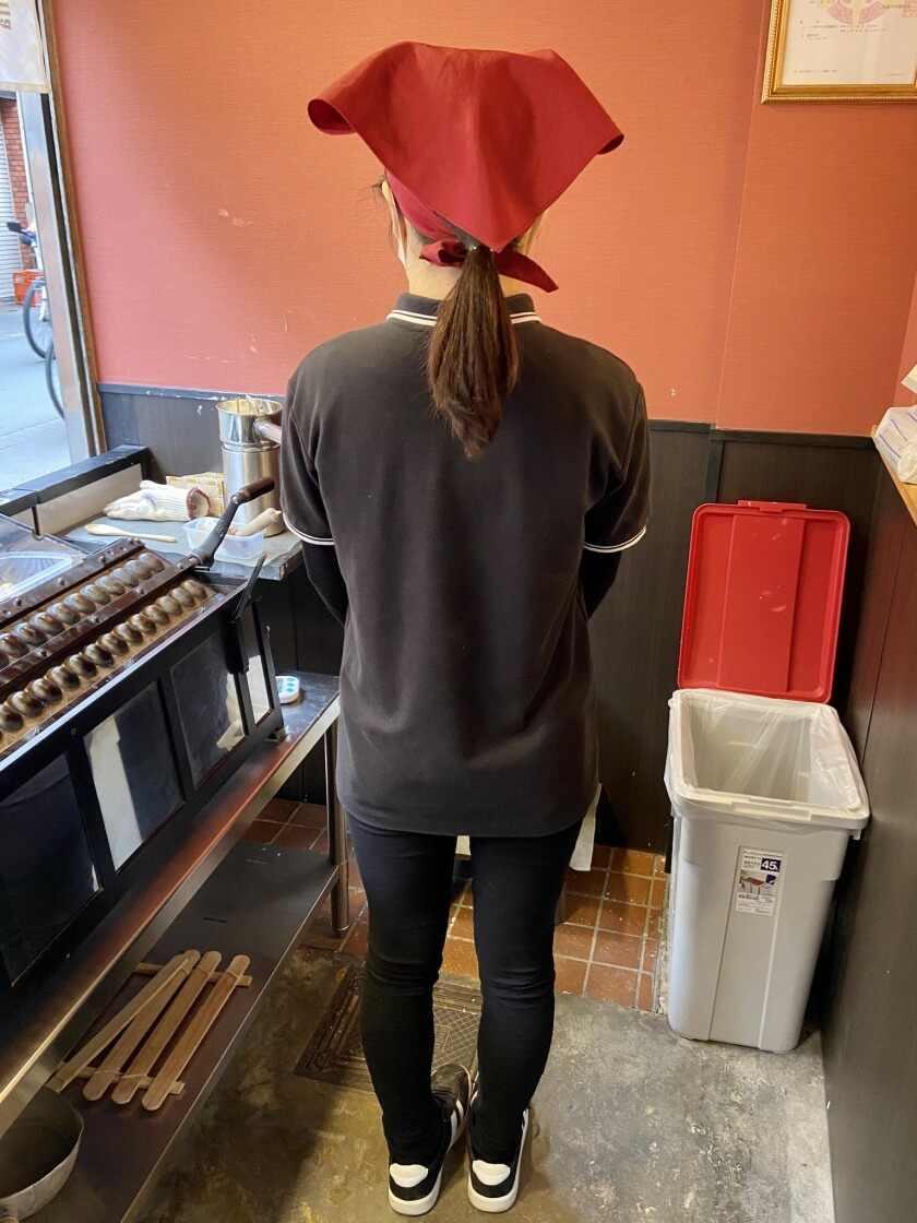 ベビーカステラ松露庵 小樽店の制服2