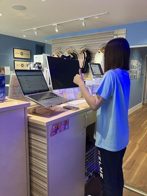 CLUB PILATES 用賀店の制服4