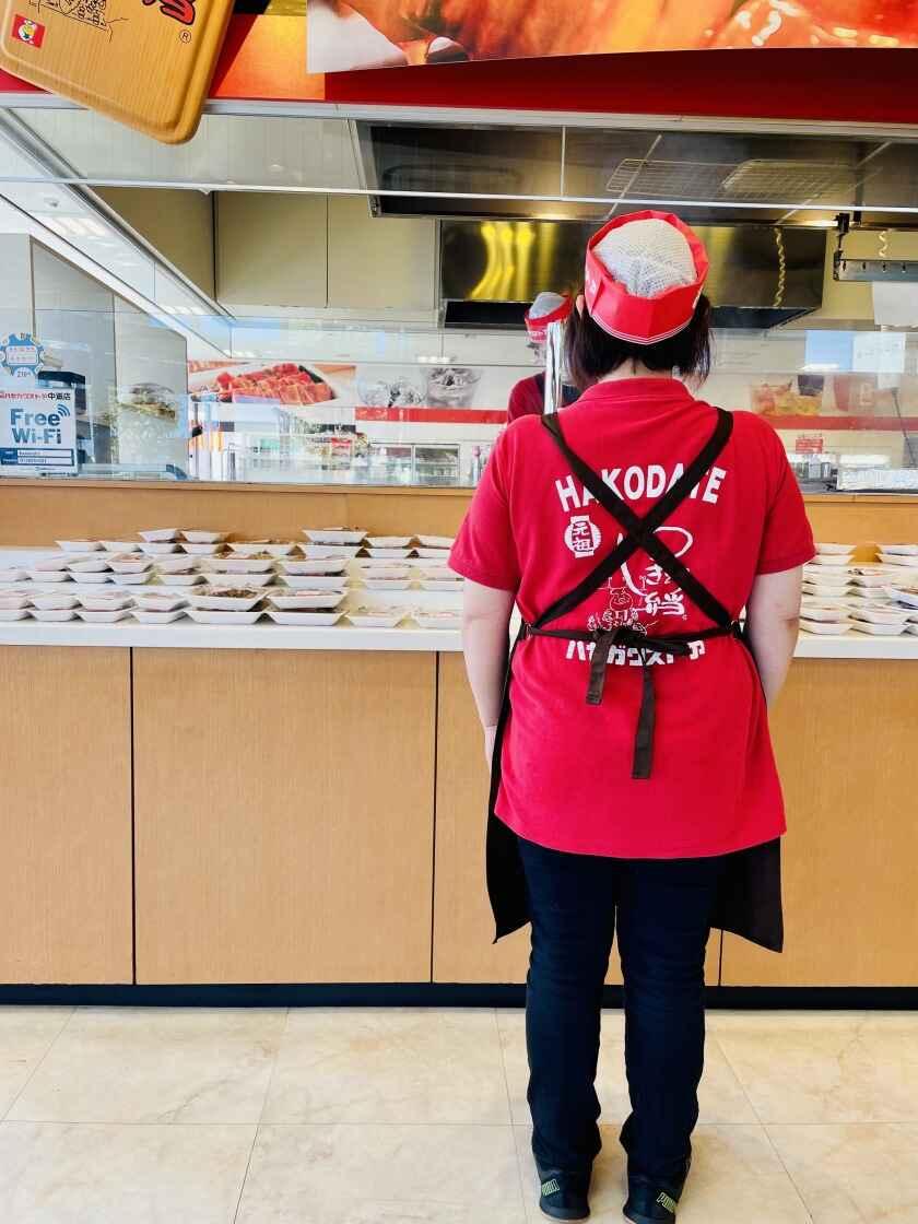 ハセガワストア 湯の川店の制服2
