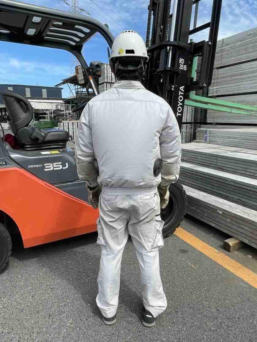 新日本リース株式会社の制服3