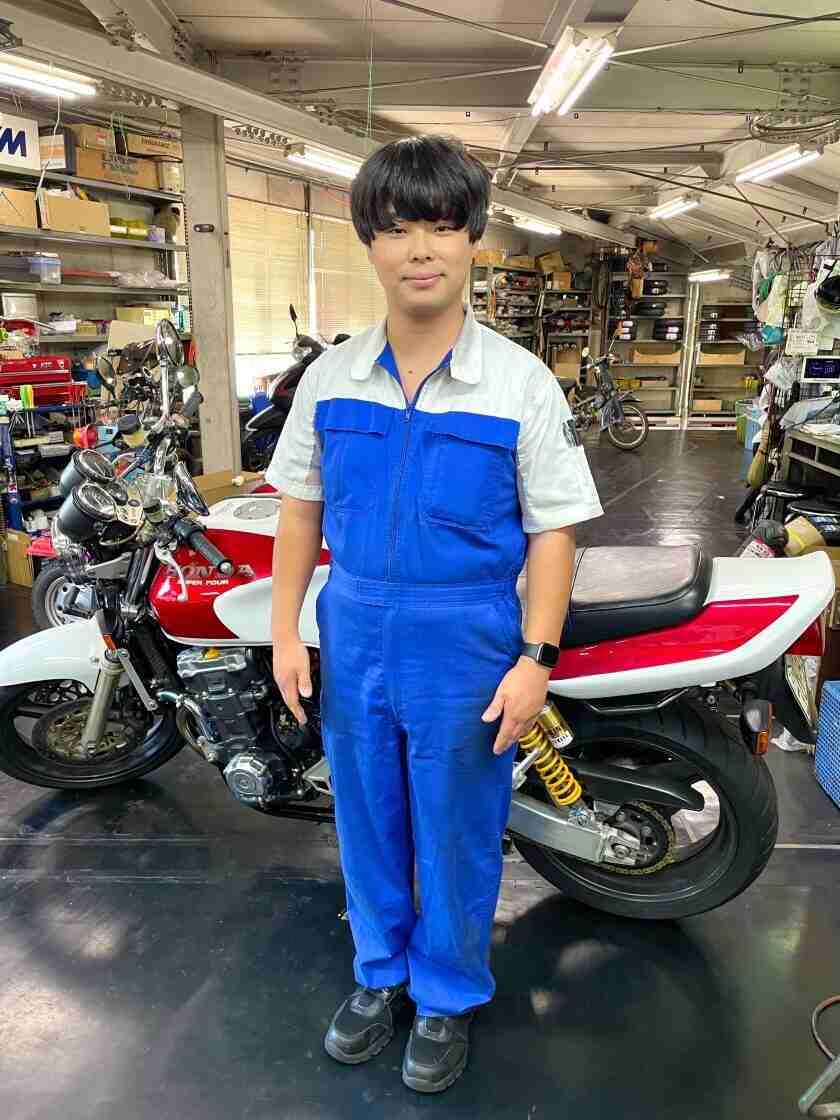 モトピット向ヶ丘店の制服1