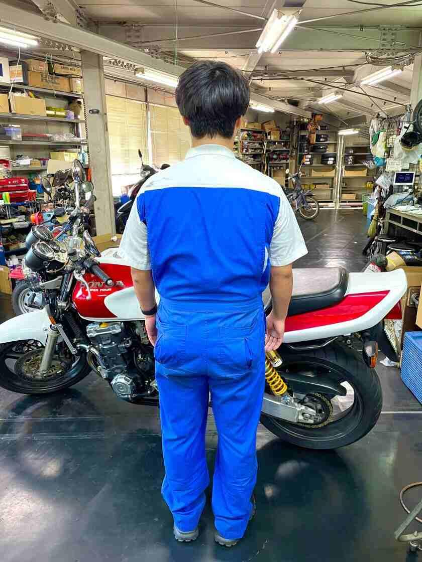 モトピット向ヶ丘店の制服2