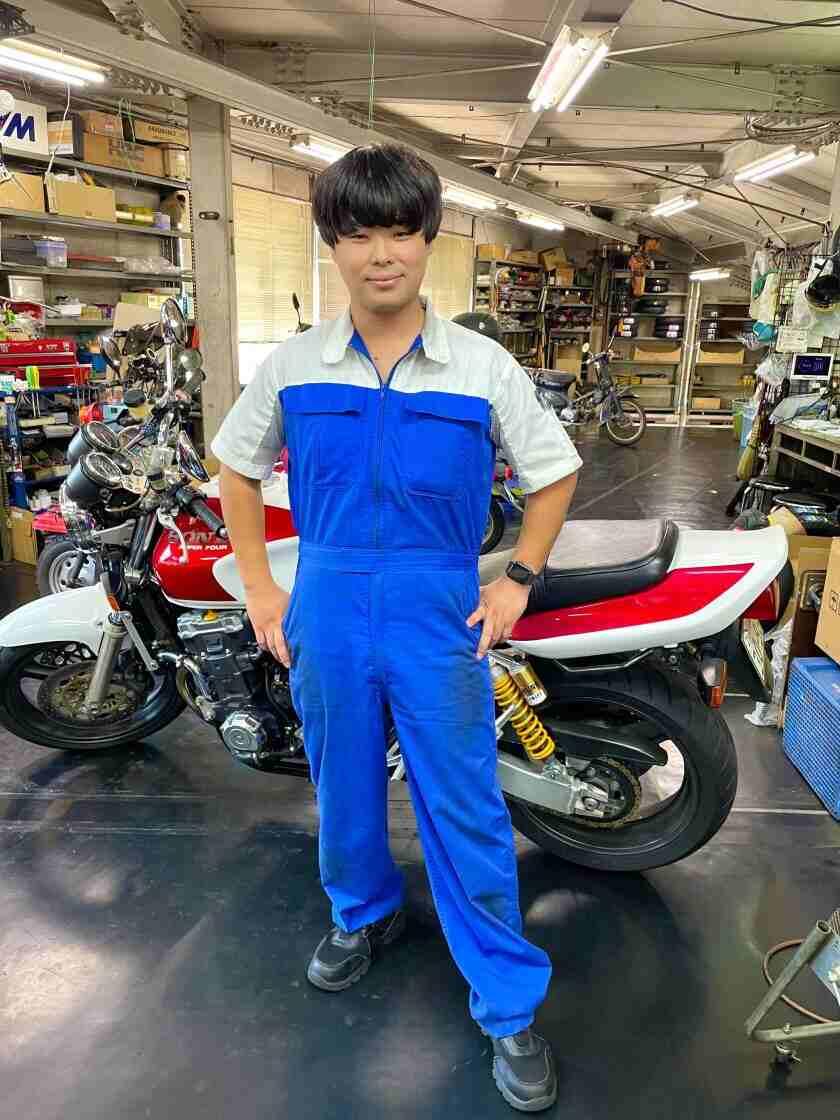 モトピット向ヶ丘店の制服3